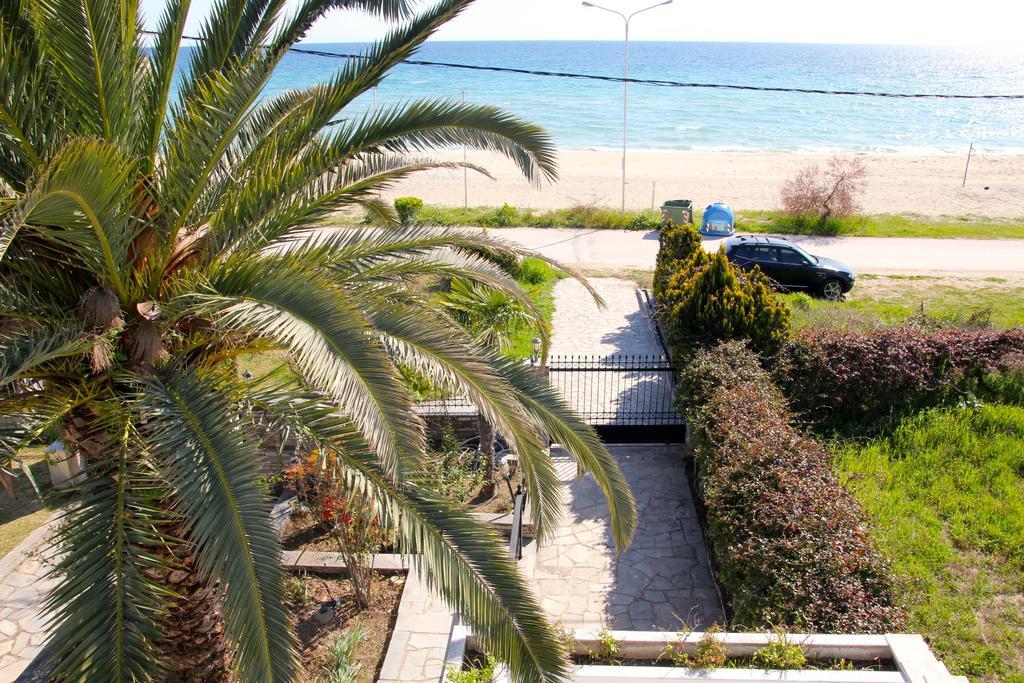 Beach Front Villa Nea Kallikrateia ภายนอก รูปภาพ