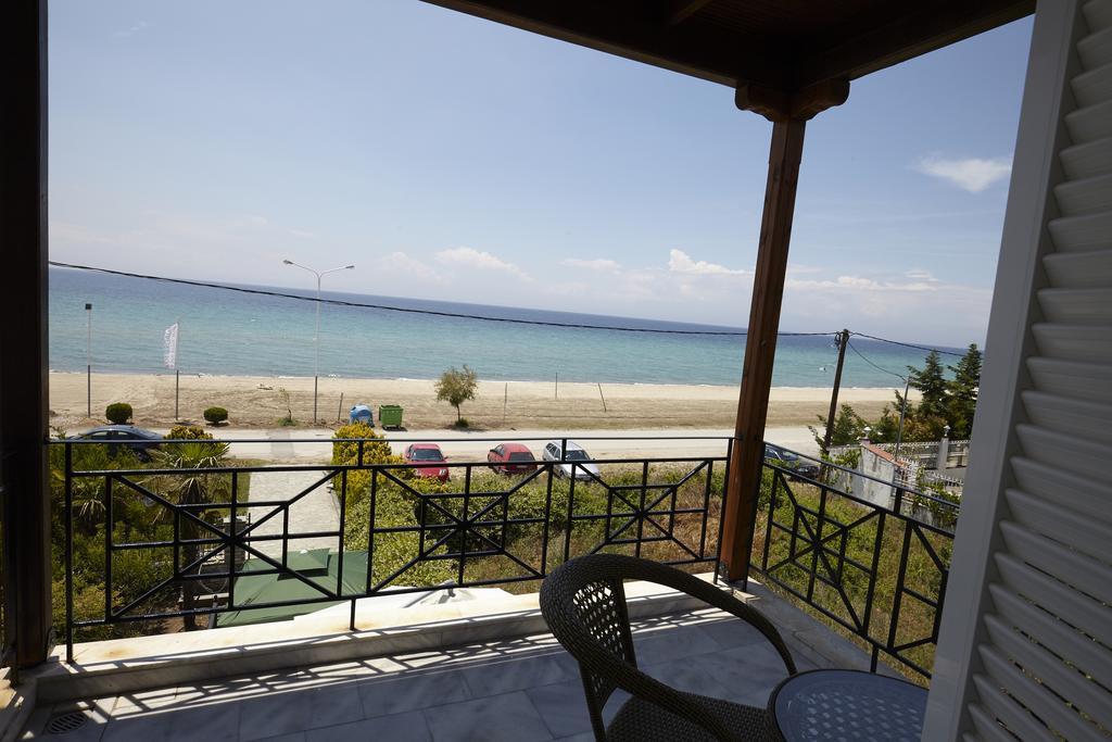 Beach Front Villa Nea Kallikrateia ภายนอก รูปภาพ