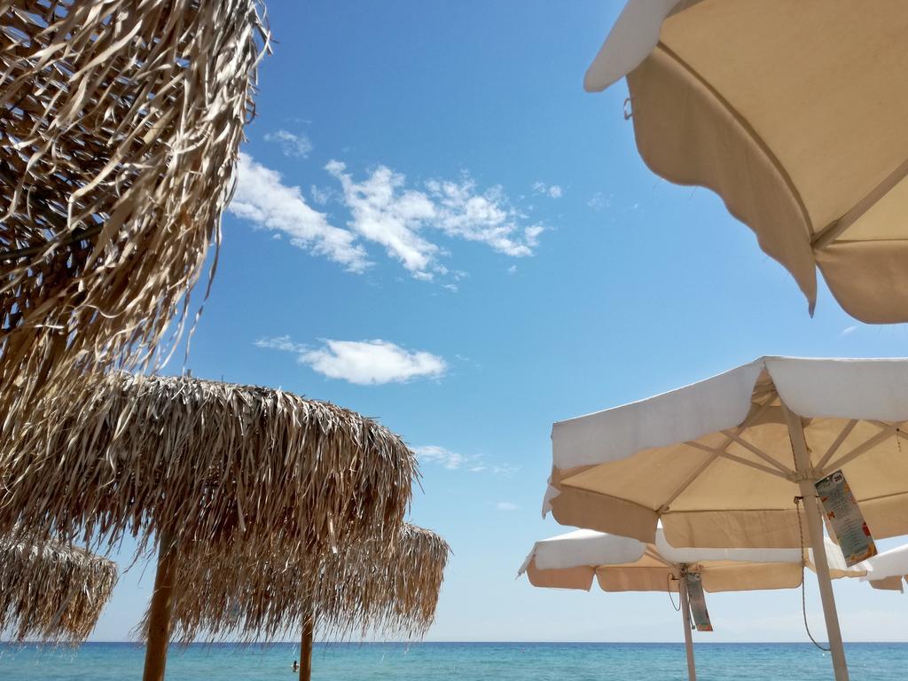 Beach Front Villa Nea Kallikrateia ภายนอก รูปภาพ