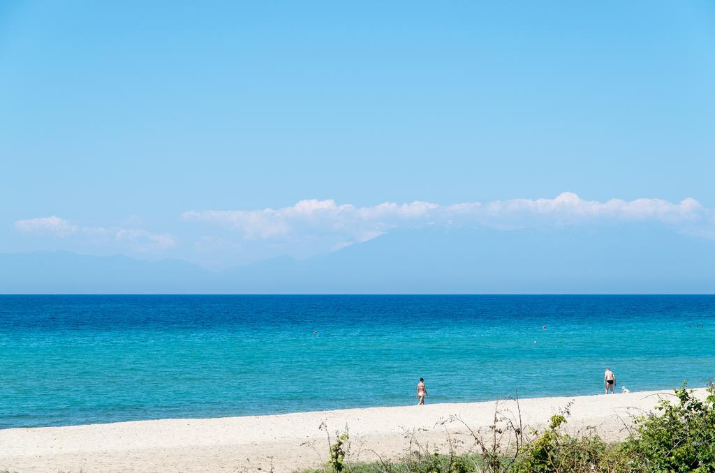 Beach Front Villa Nea Kallikrateia ภายนอก รูปภาพ